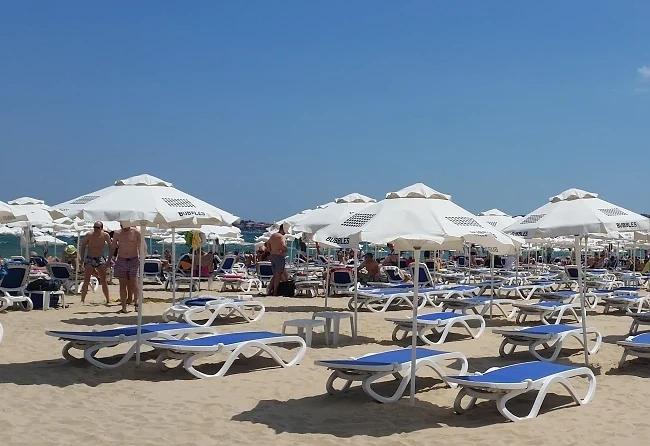 Какао бийч е празен в средата на сезона