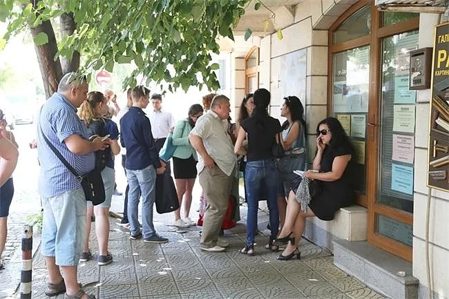 Нощувките на изоставените ученици в Испания са подсигурени
