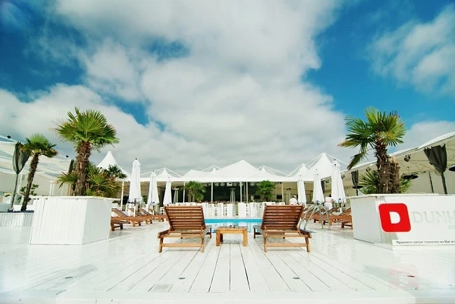 Без джапанки и чехли вече в Bedroom beach на Слънчев бряг