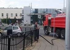 Лек автомобил се запали на летище София