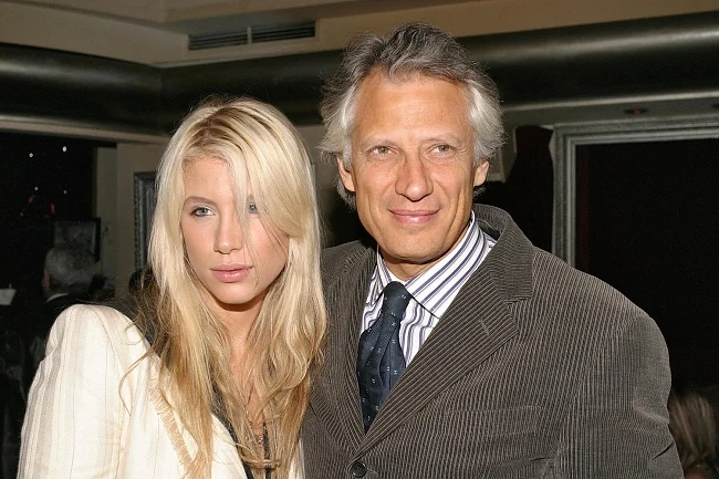 Дъщерята на бившия френски министър-председател се разголи (снимка)