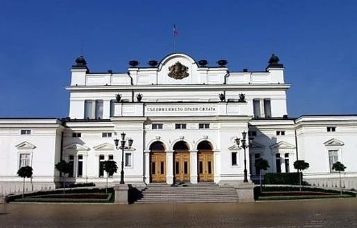 В парламента влиза предложението на президента за референдум 