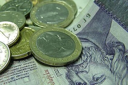 250 000 държавни служители остават без заплати