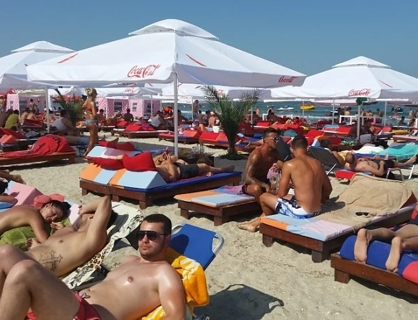 Българите на безплатен плаж в Румъния