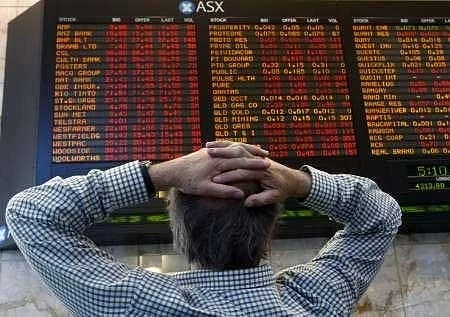 Фондовата борса в Атина падна с над 4%
