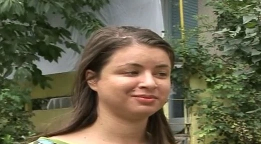 Болно момиче се нуждае от помощ, за да живее