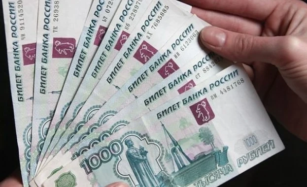 Руската рубла се срина. 1 евро се разменя за над 70 рубли 