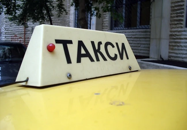 Екшън в „Свети Влас”: Таксиджия отвлече проверяващи инспектори