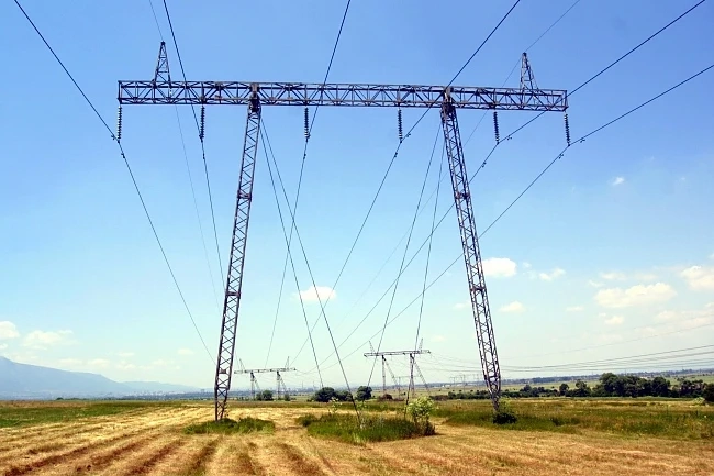 ЧЕЗ затягат контрола, таксуват краден ток за 1.2 млн. лв.