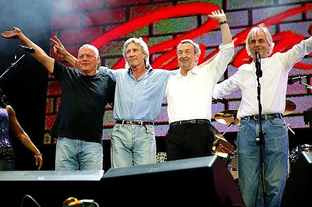 Pink Floyd се разпадна окончателно
