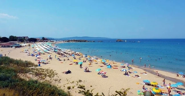Забраниха къпането на централния плаж в Лозенец