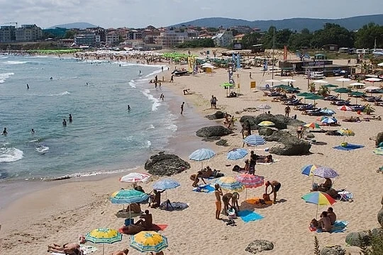 20 дни туристите на Лозенец се къпали в мръсна вода с ешерихия коли