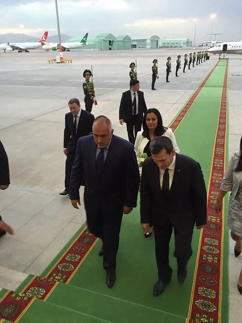 Бойко е с 5 жени в Туркменистан