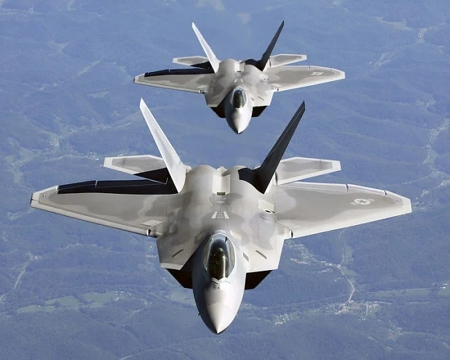 САЩ разположиха в Европа изтребители F-22 Raptor