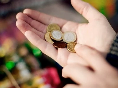 Българинът все по-често плаща с жълти стотинки