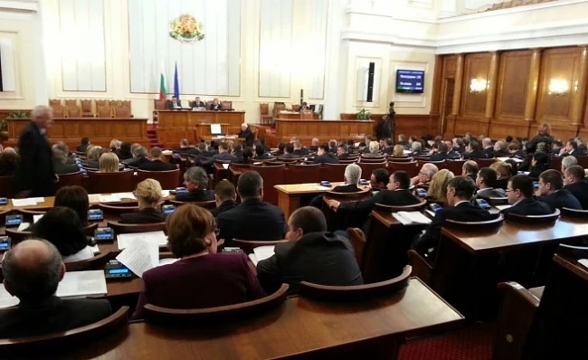 НС решава дали основното образование да е до 7-и клас 