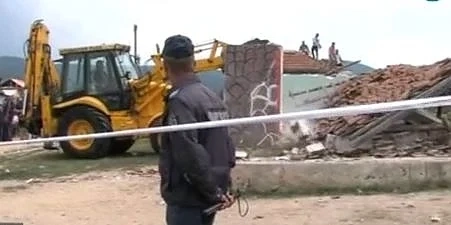 Събарят още пет незаконни къщи в Гърмен