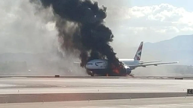 Боинг 777 се запали на летището в Лас Вегас (СНИМКИ)