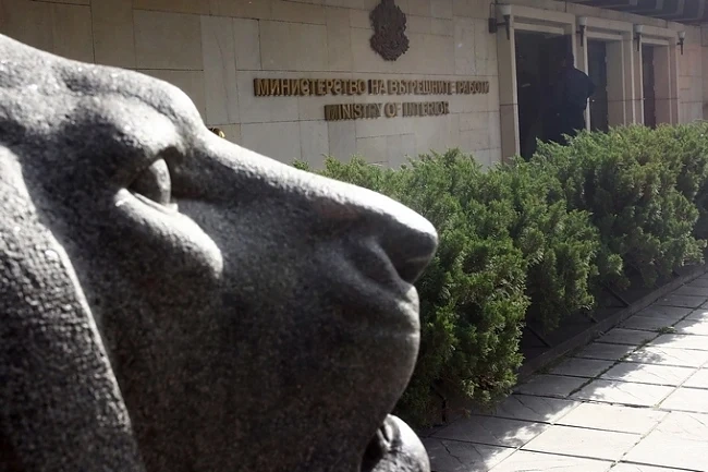 Отнемат привилегиите на 6000 чиновници в МВР