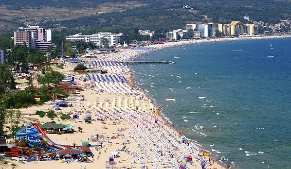290 млн. лв. по-малко за морските курорти тази година