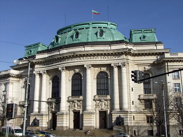 Софийският университет дава хиляди левове за алкохол, а пък студентите студуват!