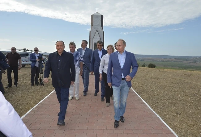 Между Берлускони и Путин цари дружба която тревожи Запада