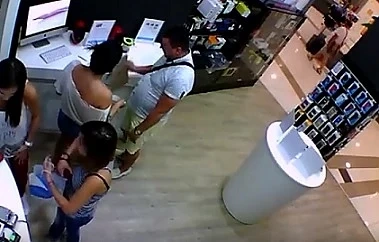 Вижте как се краде лап топ в Мол София (СНИМКИ+ВИДЕО)