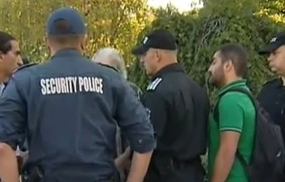 Арестуваха протестиращи пред парламента 