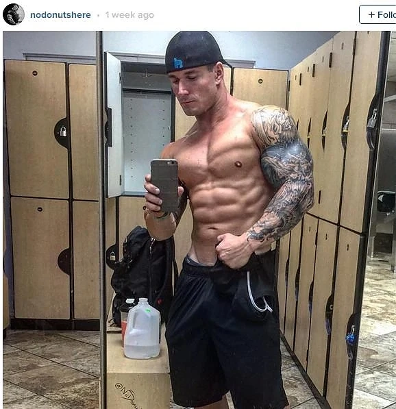 Полицай от Ню Йорк е звезда в Instagram