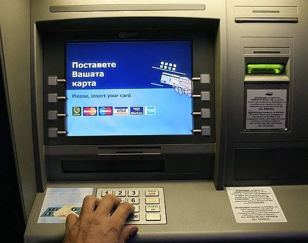 Пълнят банкоматите с над 300 милиона лева