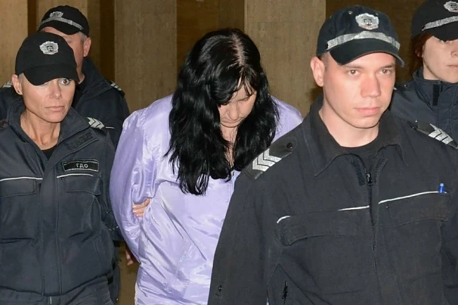 Акушерката Емилия Ковачева иска да бъде освободена от ареста