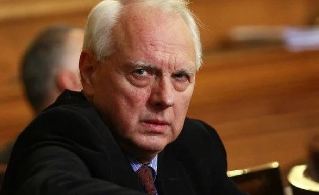 Скандал в парламента: Изхвърлиха Велизар Енчев от залата!