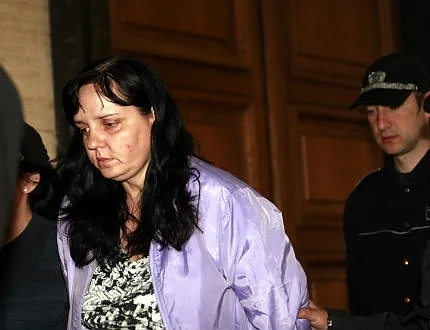 Акушерката, пребила бебе, отива на изследвания в МВР болница