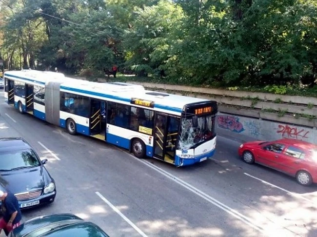 Автобус катастрофира във Варна 