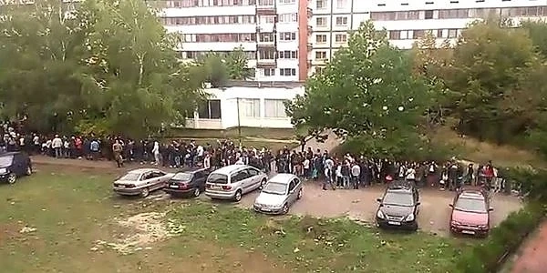 Огромни опашки за общежитията на Софийския университет