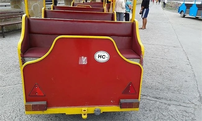 Автомобили и влакчета в Несебър със собствена регистрация 
