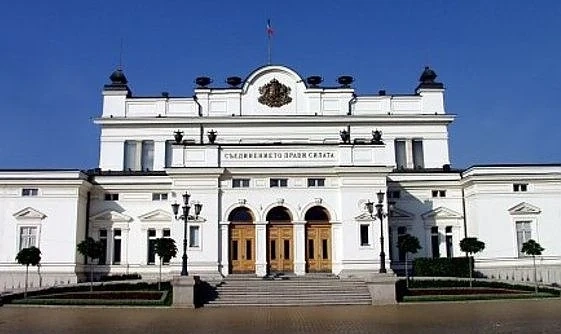 Драма в парламента. Няма депутати, заседанието пред провал