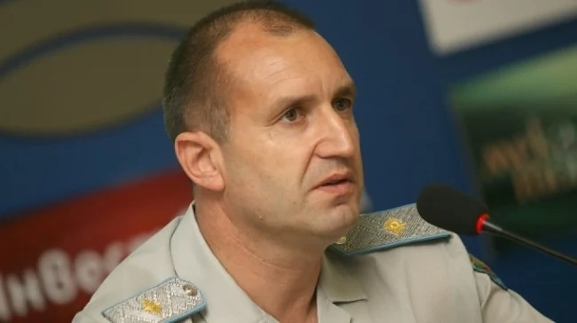 Шефът на ВВС генерал-майор Румен Радев подаде оставка