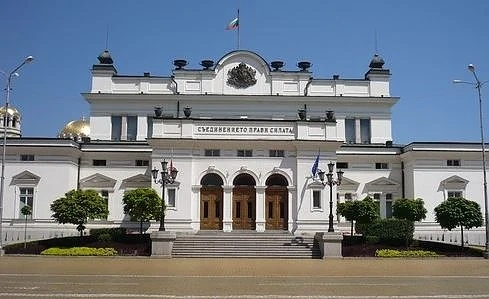 Депутатите ще работят извънредно на 6 октомври 