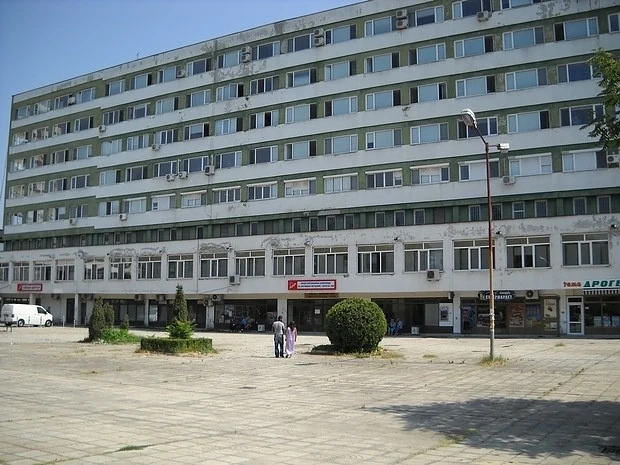 Фалшив лекар работи в болницата в Бургас