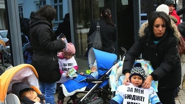 Родителите без брак също ще взимат помощи
