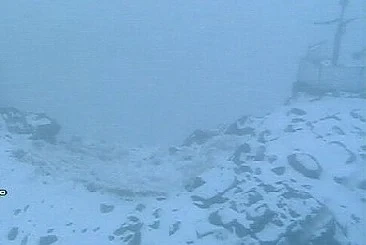На връх Мусала вали сняг! Времето застудява (СНИМКИ)