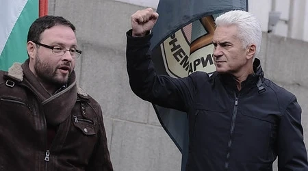 Сидеров и Чуколов са били блъскани и заплашвани от полицаи