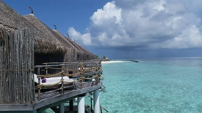 В този all inclusive влизат и цигарите (СНИМКИ)