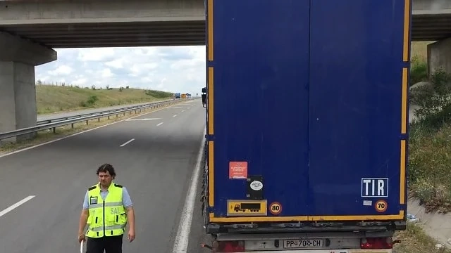 Арест за тираджия, качил 146 бежанци