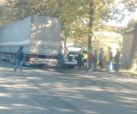 Пиян циганин се заби в ТИР