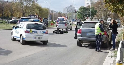 Моторист се натресе в джип 