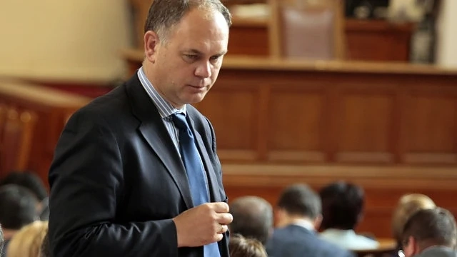 Кадиев напуска парламента при нисък резултат на изборите