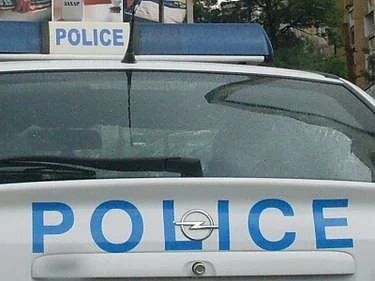 Бус се опита да избяга на полицията претъпкан с имигранти  
