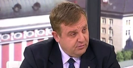 Каракачанов: Полицаите ще вземат по 5 заплати при пенсиониране, пише в проект